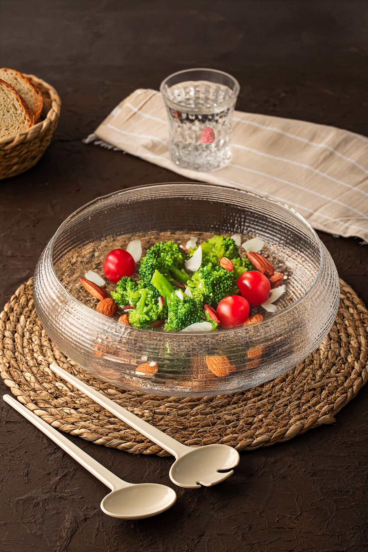 Porsima 4306 El Yapımı Büyük Boy Kendinden Kaşıklı Cam Salata Meyve Çerez Makarna Sunum Kasesi Şeffaf 24 cm